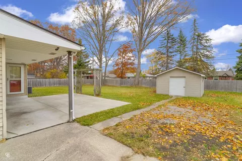 Exterior - 925 Whiting, Saint Clair, MI 48079 photo 4 of 11