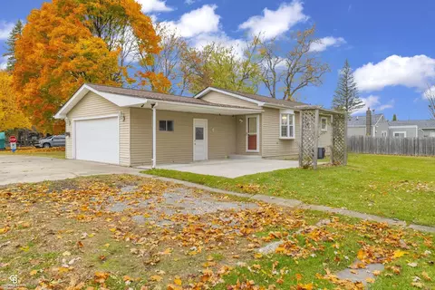 Exterior - 925 Whiting, Saint Clair, MI 48079 photo 5 of 11