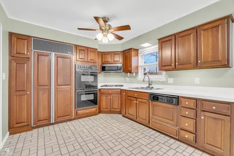 Kitchen - 925 Whiting, Saint Clair, MI 48079 photo 3 of 5
