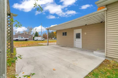 Exterior - 925 Whiting, Saint Clair, MI 48079 photo 8 of 11