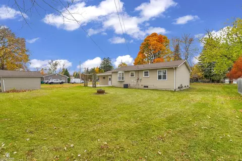 Exterior - 925 Whiting, Saint Clair, MI 48079 photo 7 of 11