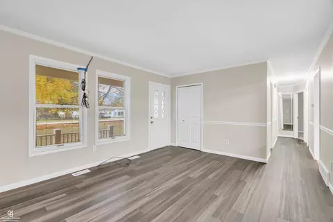 Living - 925 Whiting, Saint Clair, MI 48079 photo 3 of 4