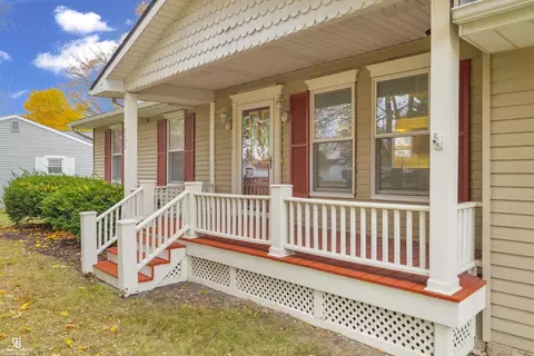 Exterior - 925 Whiting, Saint Clair, MI 48079 photo 2 of 11