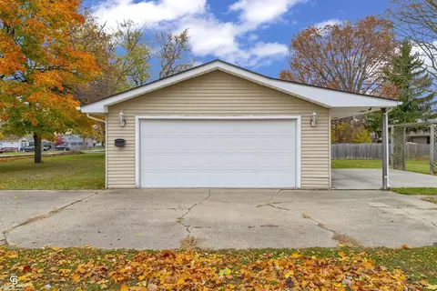 Exterior - 925 Whiting, Saint Clair, MI 48079 photo 3 of 11