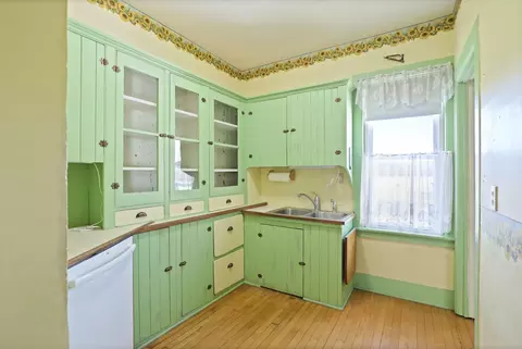 Kitchen - 5400 Maple, Frankenmuth, MI 48734 photo 4 of 6