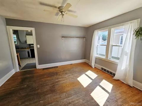 Living - 509 S 10th, Escanaba, MI 49829 photo 3 of 3