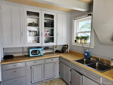 Kitchen - 509 S 10th, Escanaba, MI 49829 photo 2 of 3