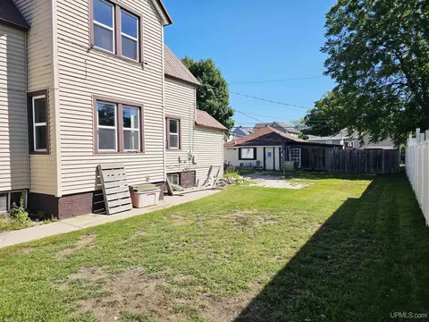 Exterior - 509 S 10th, Escanaba, MI 49829 photo 3 of 6