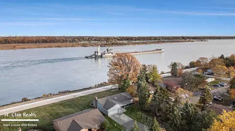 2516 River, Marysville, MI 48040