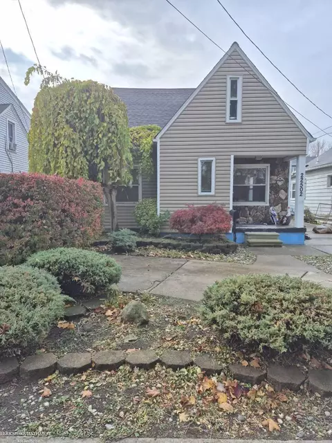 22502 Beach, Saint Clair Shores, MI 48081