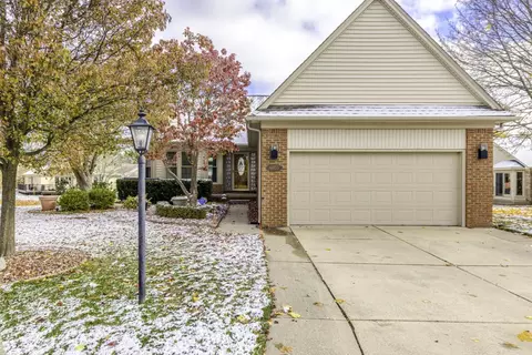 6955 Cross Crk #136, Washington Township, MI 48094