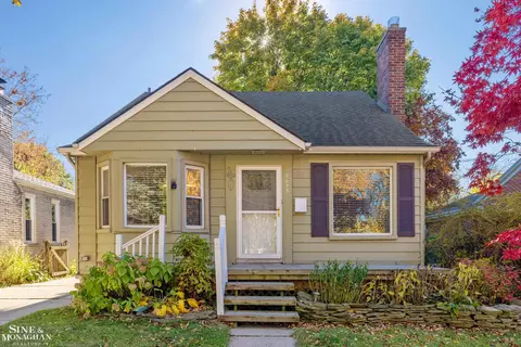 2073 Hampton, Grosse Pointe Woods, MI 48236