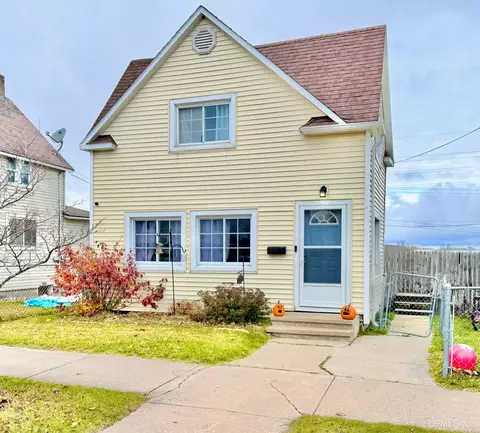 212 N N Ct, Gladstone, MI 49837