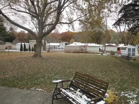 Exterior - 800 N Roessler, Monroe, MI 48162 photo 6 of 8