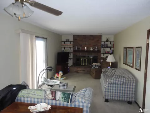 Living - 800 N Roessler, Monroe, MI 48162 photo 3 of 4