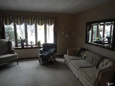 Living - 800 N Roessler, Monroe, MI 48162 photo 2 of 4