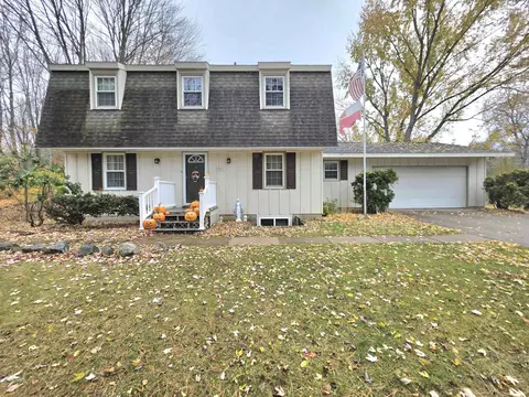 2581 N Arbutus, Midland, MI 48642