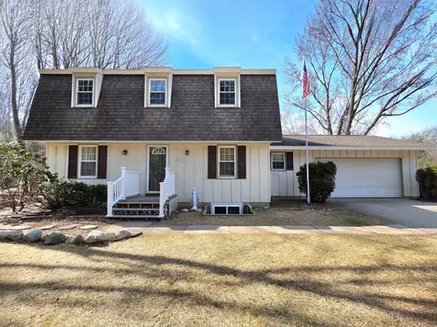 2581 N Arbutus, Midland, MI 48642