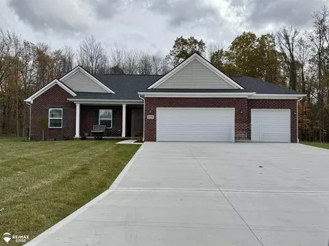 8182 Peninsula, Grand Blanc, MI 48439