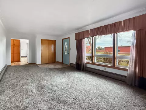 Living - 2122 S 3rd, Escanaba, MI 49829 photo 2 of 4