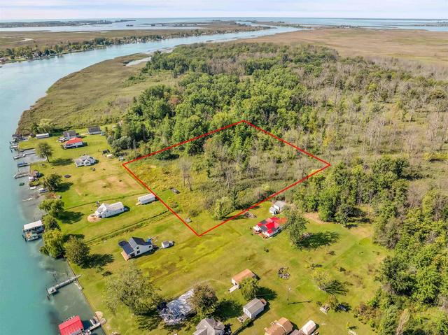 00 Dickinson, Algonac, MI 48001