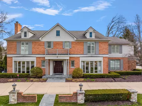 10 Webber, Grosse Pointe Shores, MI 48236