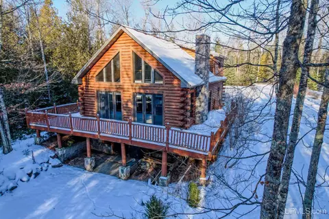 5275 Chaison 235, Gladstone, MI 49837