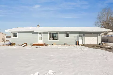 544 W North Un, Auburn, MI 48611