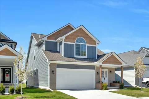 27621 Maryjane Ln E, New Baltimore, MI 48047