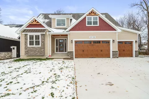 39105 Chart, Harrison Township, MI 48045