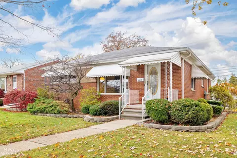 20017 California, Saint Clair Shores, MI 48080