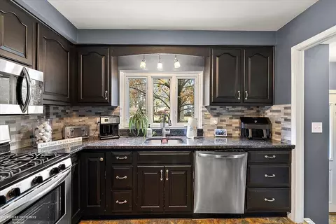 Kitchen - 20040 Baltree, Grosse Pointe Woods, MI 48236 photo 1 of 3