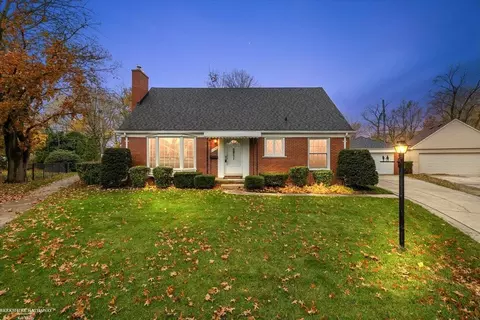 20040 Baltree, Grosse Pointe Woods, MI 48236