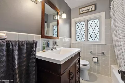 Bath - 20040 Baltree, Grosse Pointe Woods, MI 48236 photo 1 of 2