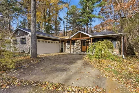 930 W Walter, Sanford, MI 48657