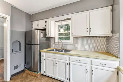 Kitchen - 2313 Brookside, Flint, MI 48503 photo 1 of 3