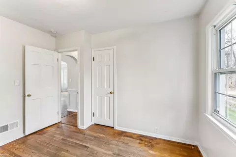 Bedroom - 2313 Brookside, Flint, MI 48503 photo 2 of 7