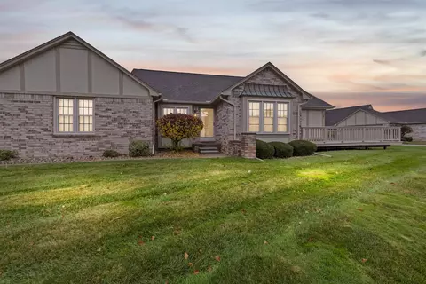 15601 Orchard Rdg, Clinton Township, MI 48038