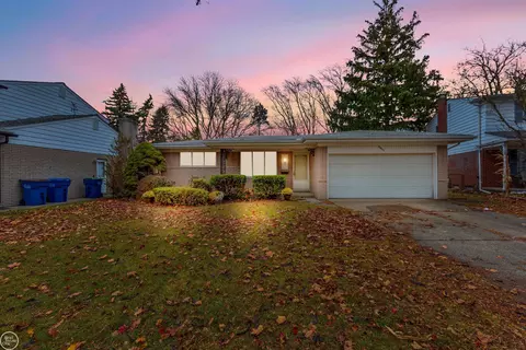 26032 Falmouth, Warren, MI 48089