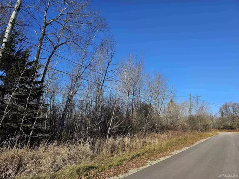 9 N Fourth, Manistique, MI 49854