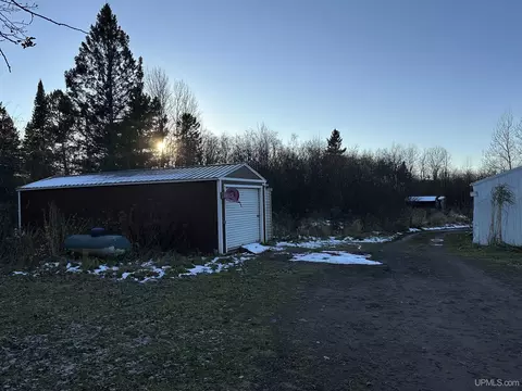 120 Johnson, Wakefield, MI 49968 photo 2