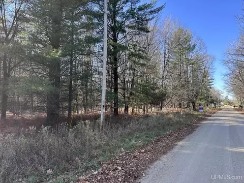 tbd 525, Menominee, MI 49858