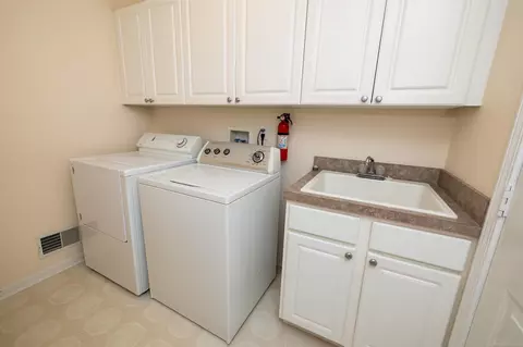 15955 Bentley Cir, Macomb, MI 48044 photo 33