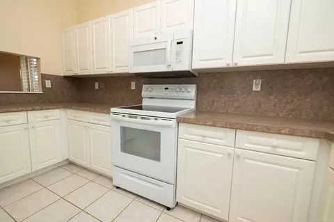 15955 Bentley Cir, Macomb, MI 48044 photo 21