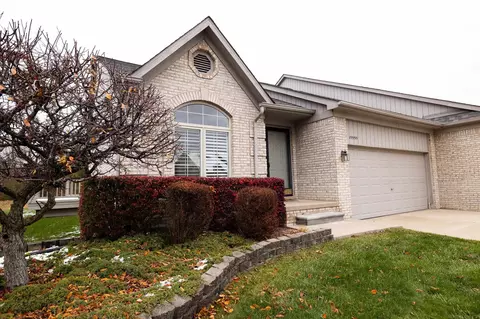 15955 Bentley Cir, Macomb, MI 48044 photo 4