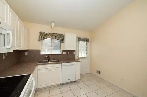 15955 Bentley Cir, Macomb, MI 48044 photo 19