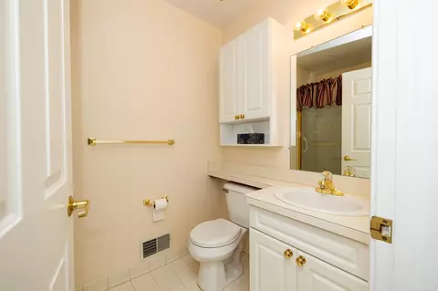 15955 Bentley Cir, Macomb, MI 48044 photo 23