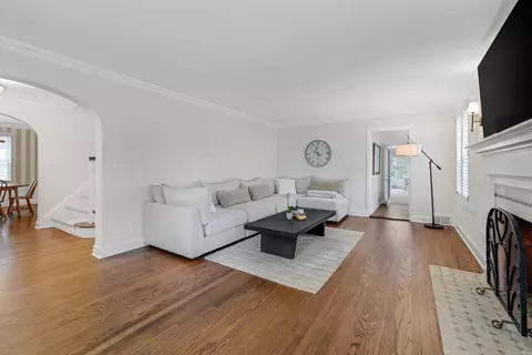 Living - 265 Williams, Grosse Pointe Farms, MI 48236 photo 4 of 5
