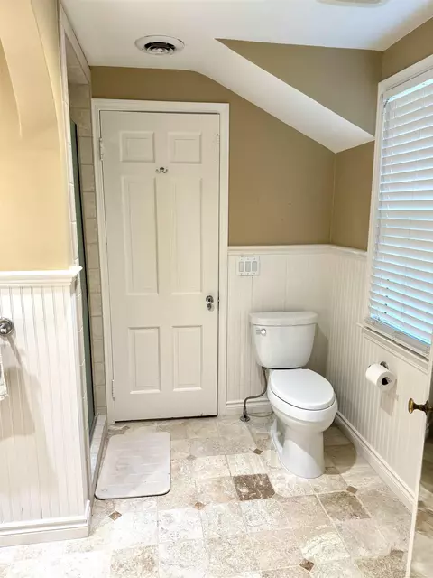 Bath - 265 Williams, Grosse Pointe Farms, MI 48236 photo 4 of 7