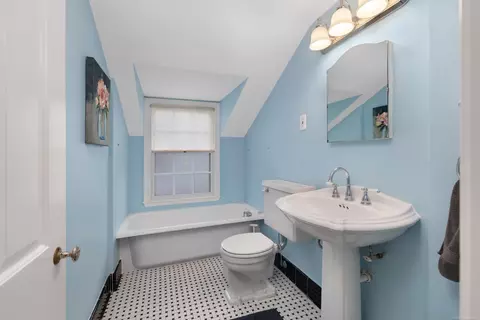 Bath - 265 Williams, Grosse Pointe Farms, MI 48236 photo 7 of 7